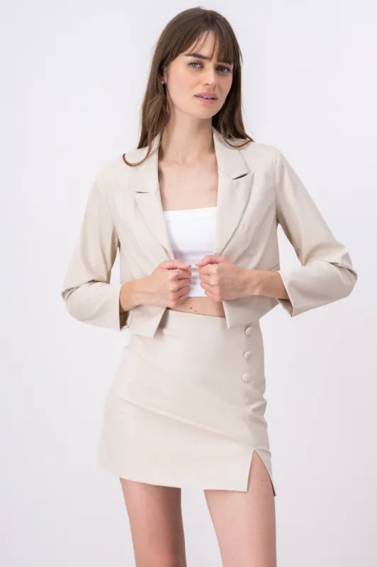 Blazer crop efecto piel bolsillos sold by Shasa