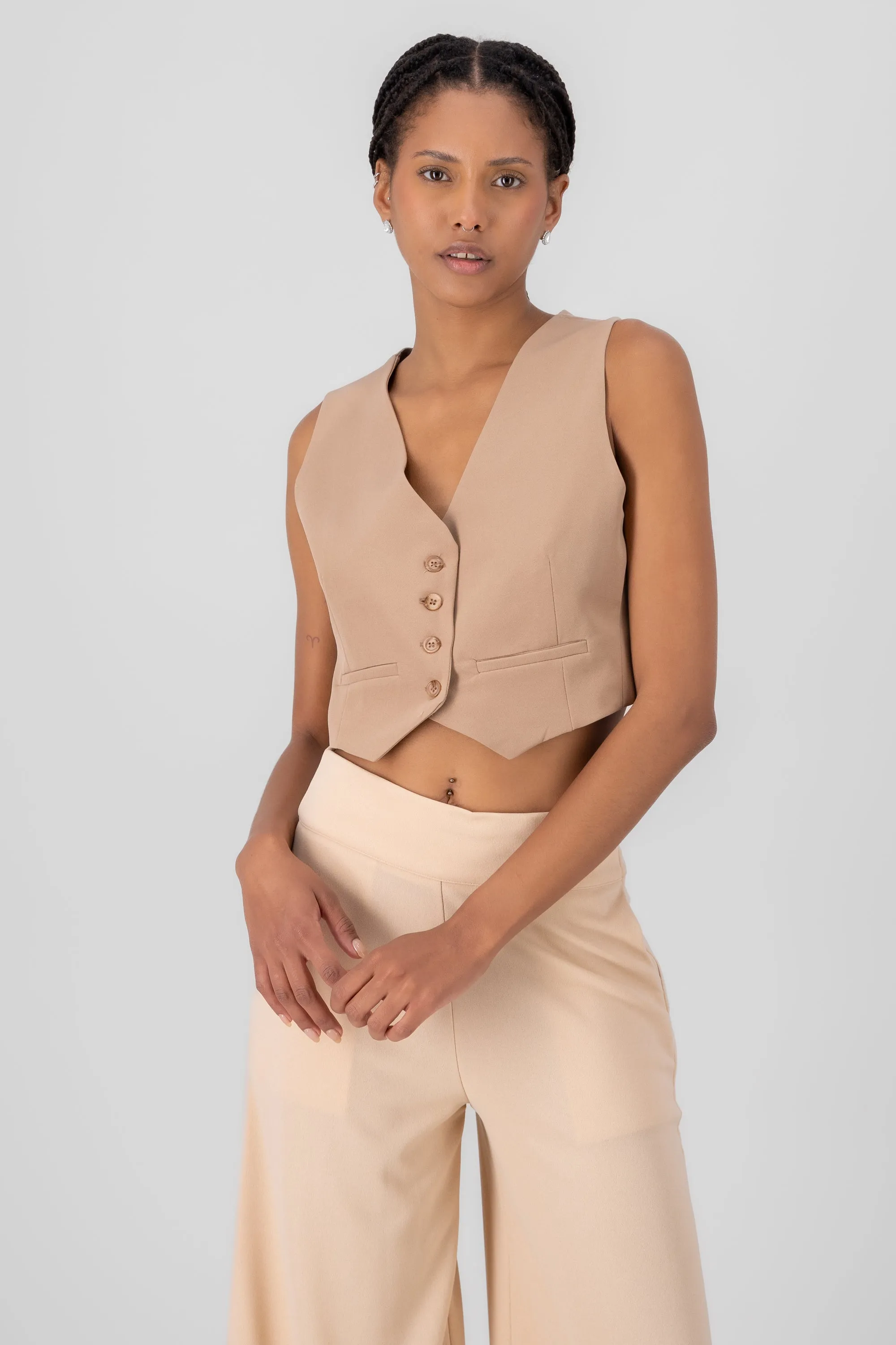 Chaleco escote V Con Botones sold by Shasa