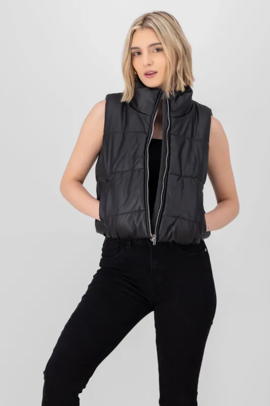 Chaleco capitonado liso tipo piel sold by Shasa