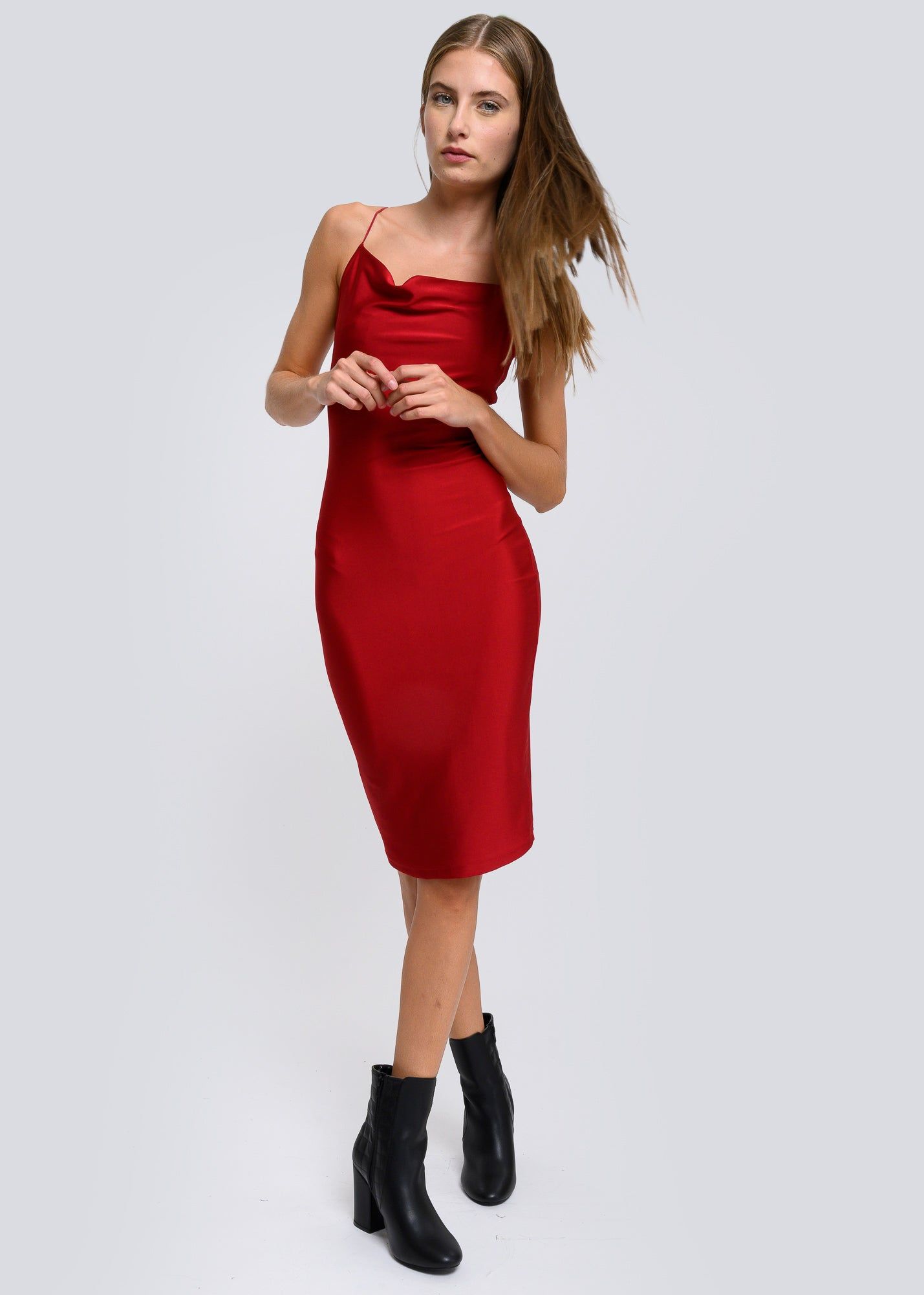 Vestido mini escote cascada sold by Shasa