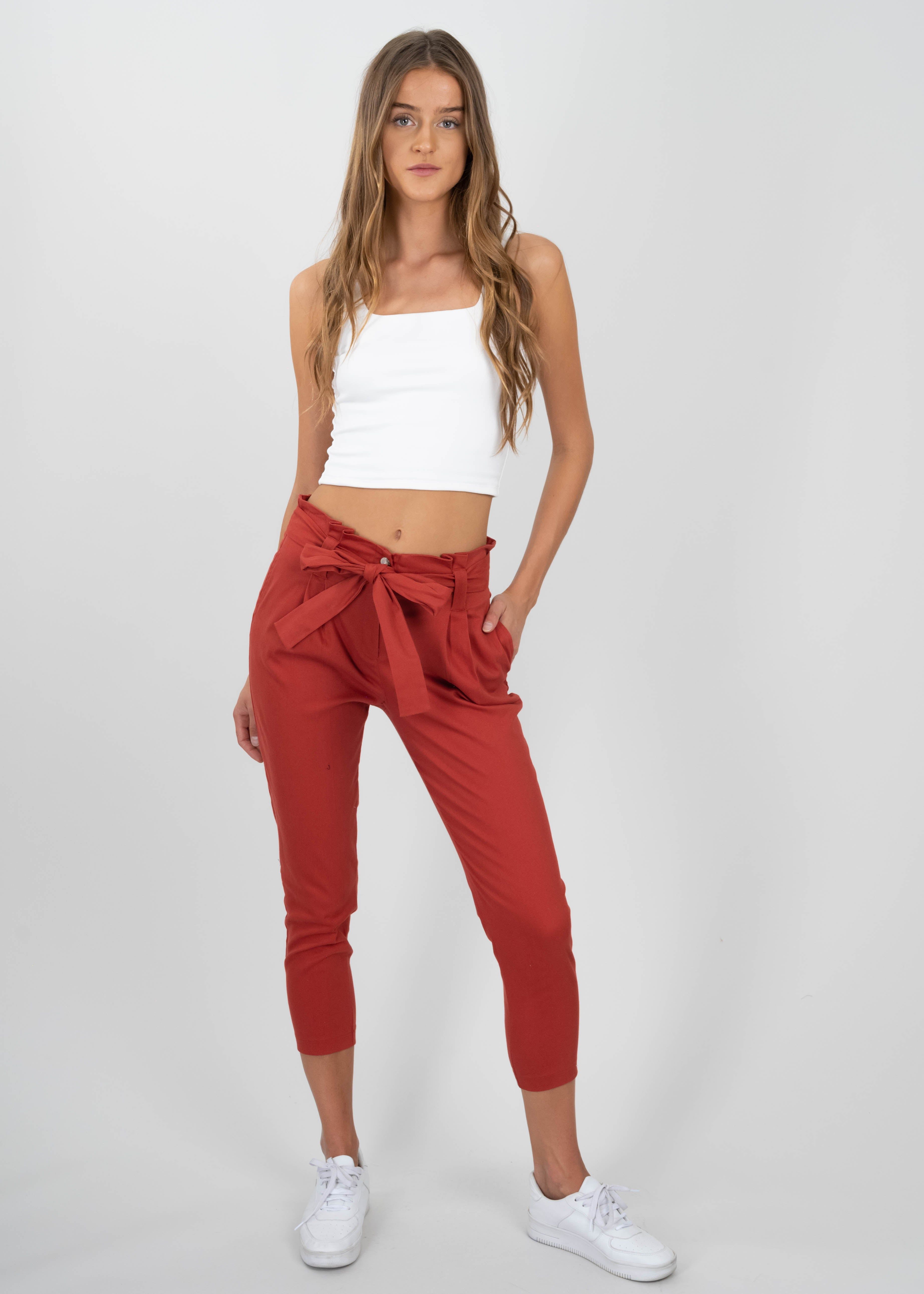 Pantalón paper bag cintura alta cinturón sold by Shasa