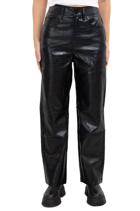 Pantalón efecto piel croco sold by Shasa