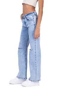 Jeans straight corte rodillas sold by Shasa