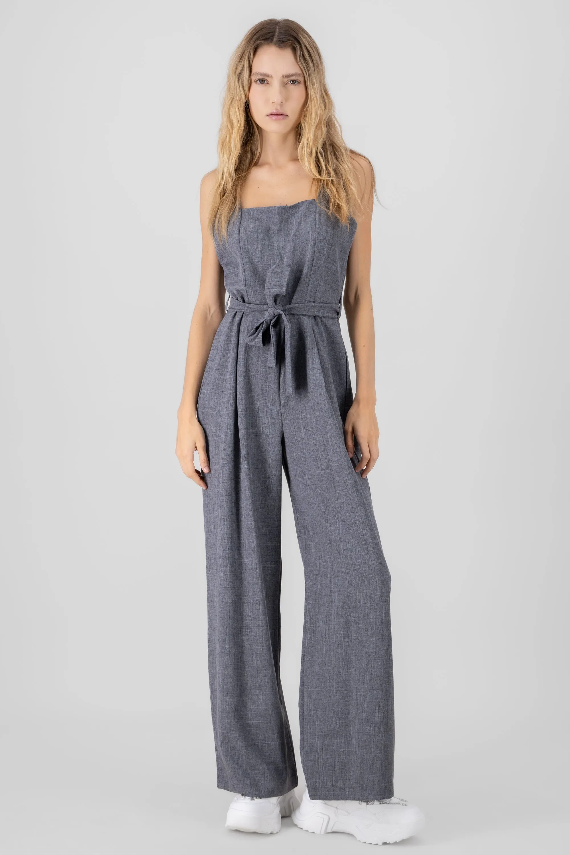 Jumpsuit tirantes detalle cinturon sold by Shasa