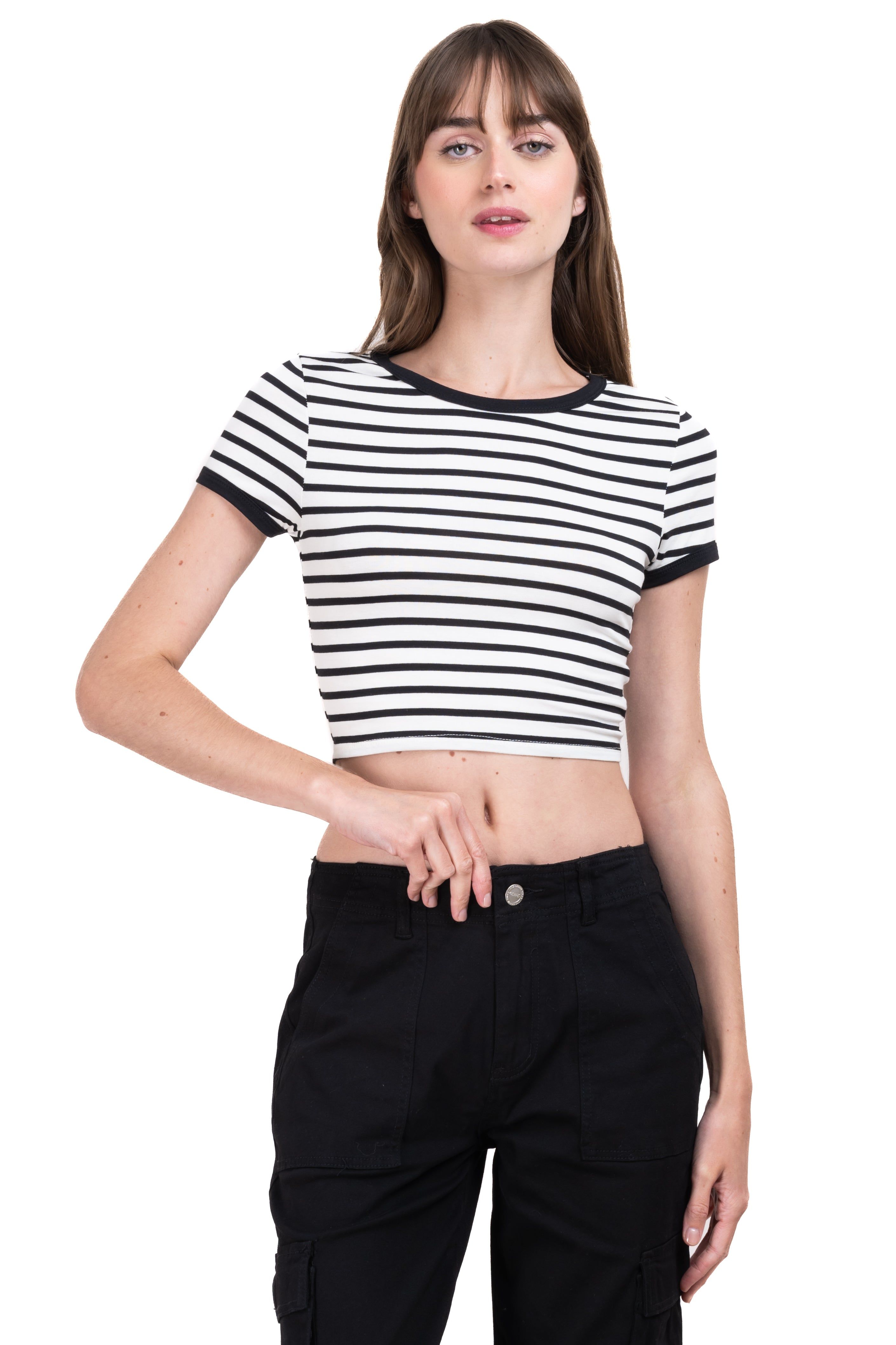 Playera crop líneas bicolor sold by Shasa