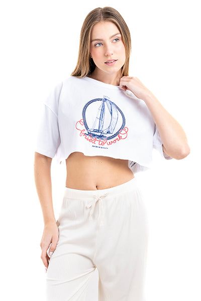 Playera crop estampado texto barco sold by Shasa