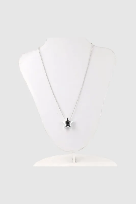 Collar estrella metal sold by Shasa