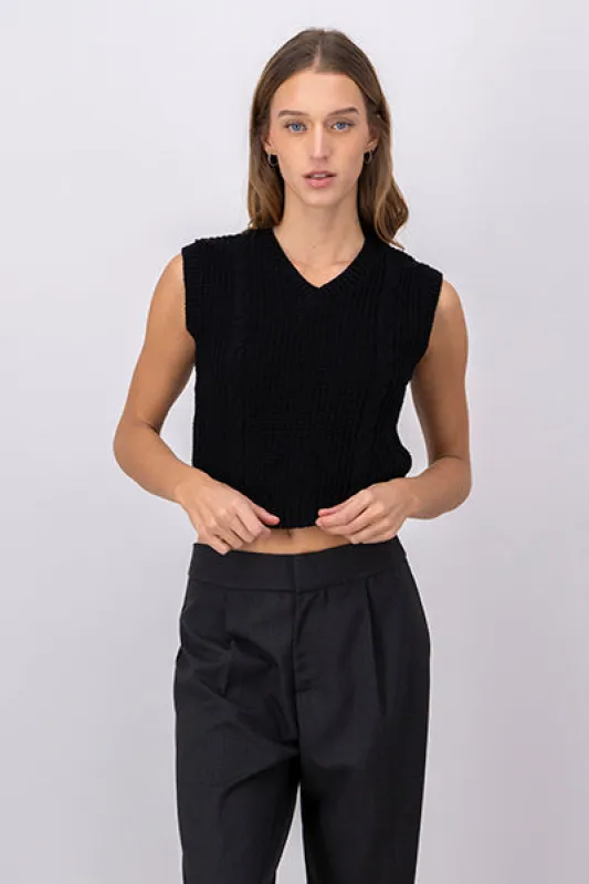 Chaleco Tejido Punto Trenza sold by Shasa