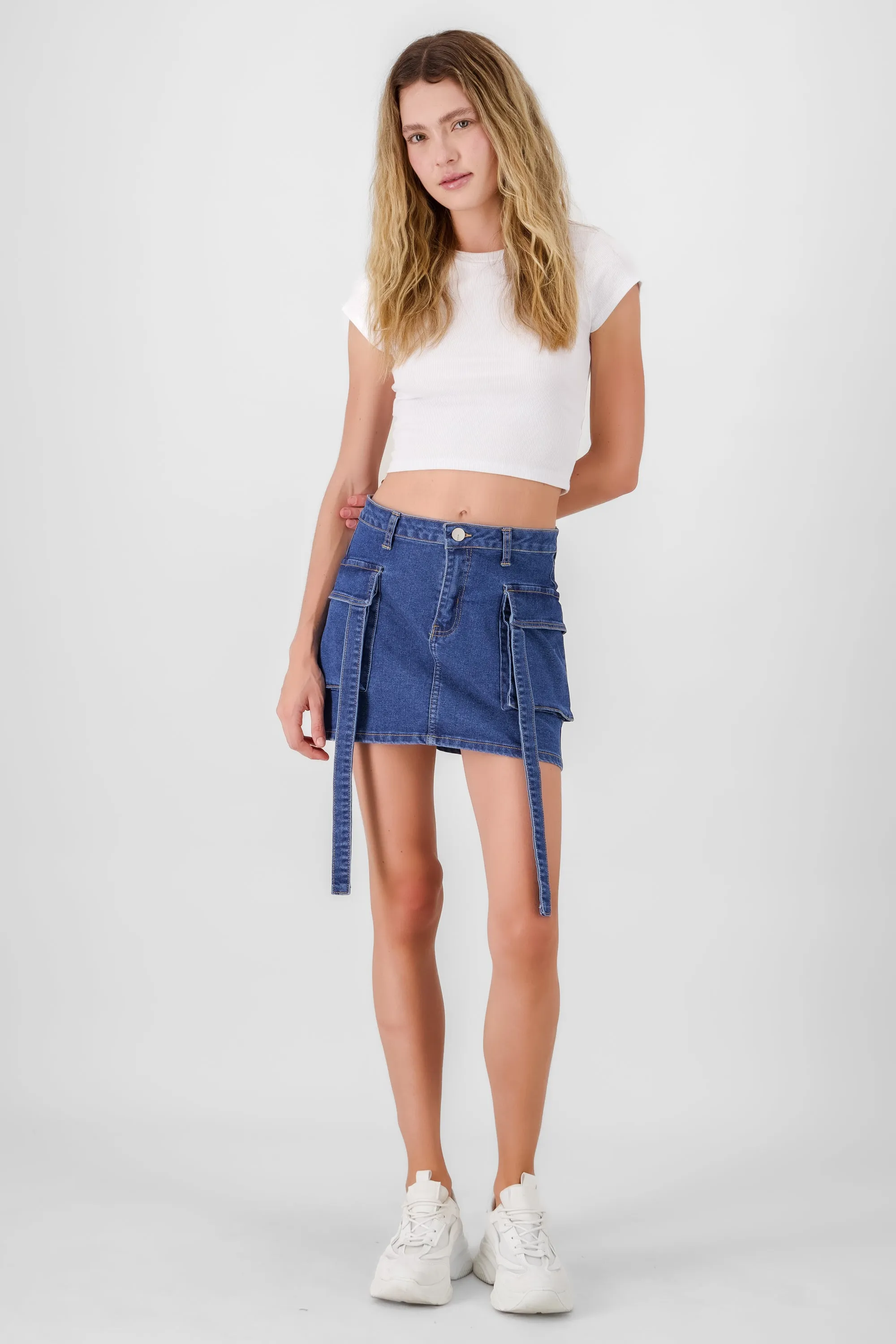 Falda cargo 2 bolsa con tiras sold by Shasa