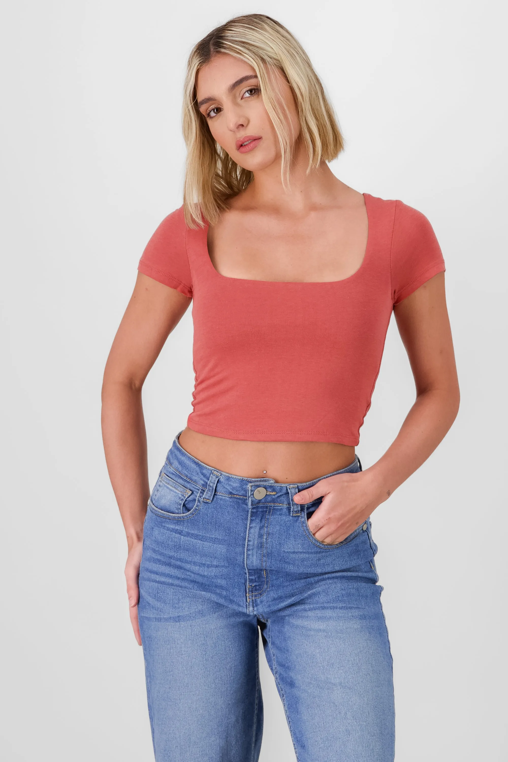 Top escote cuadrado doble tela sold by Shasa