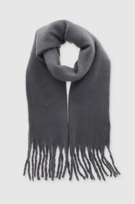 Bufanda color solido sold by Shasa