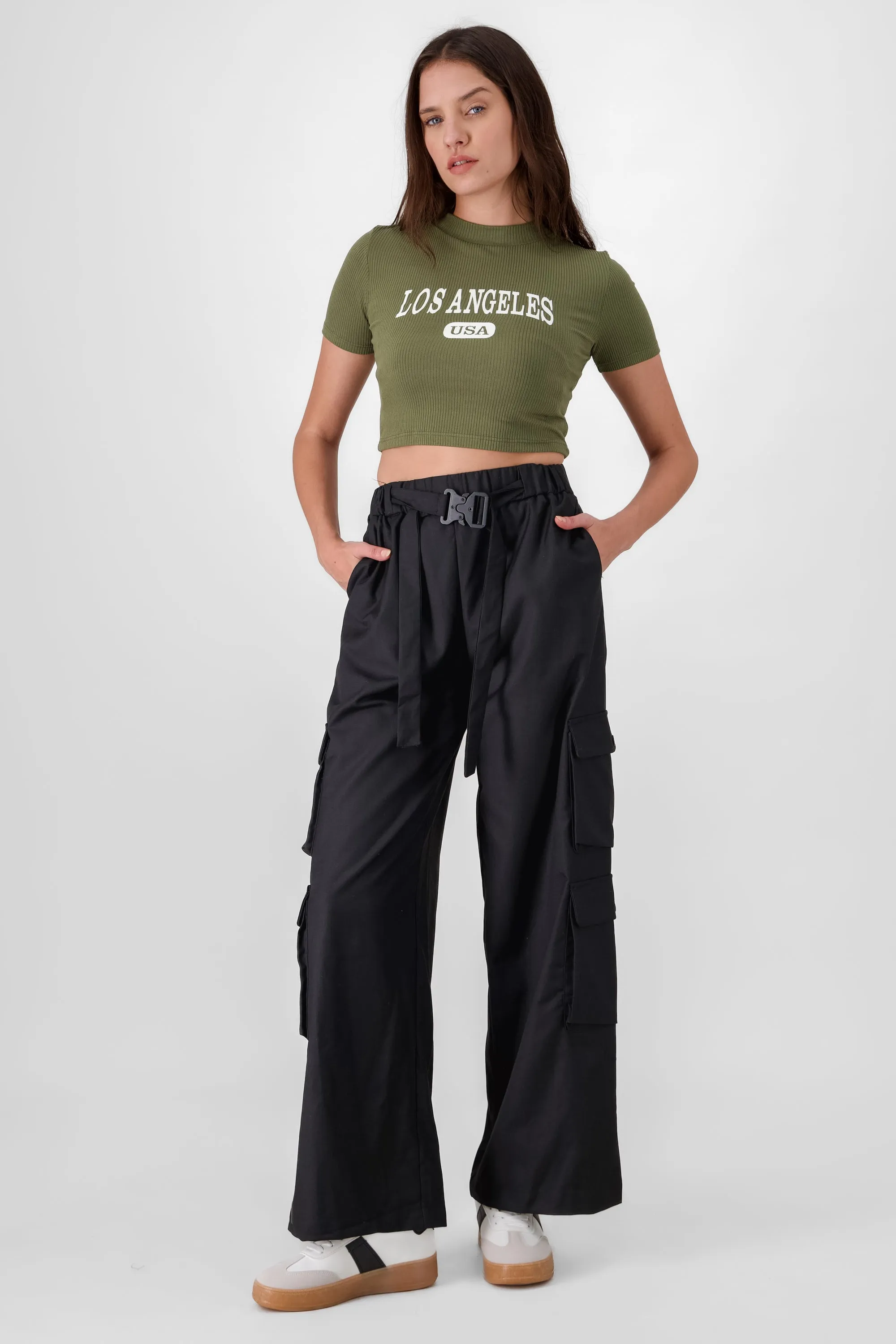 Pantalon cargo detalle cinturon sold by Shasa