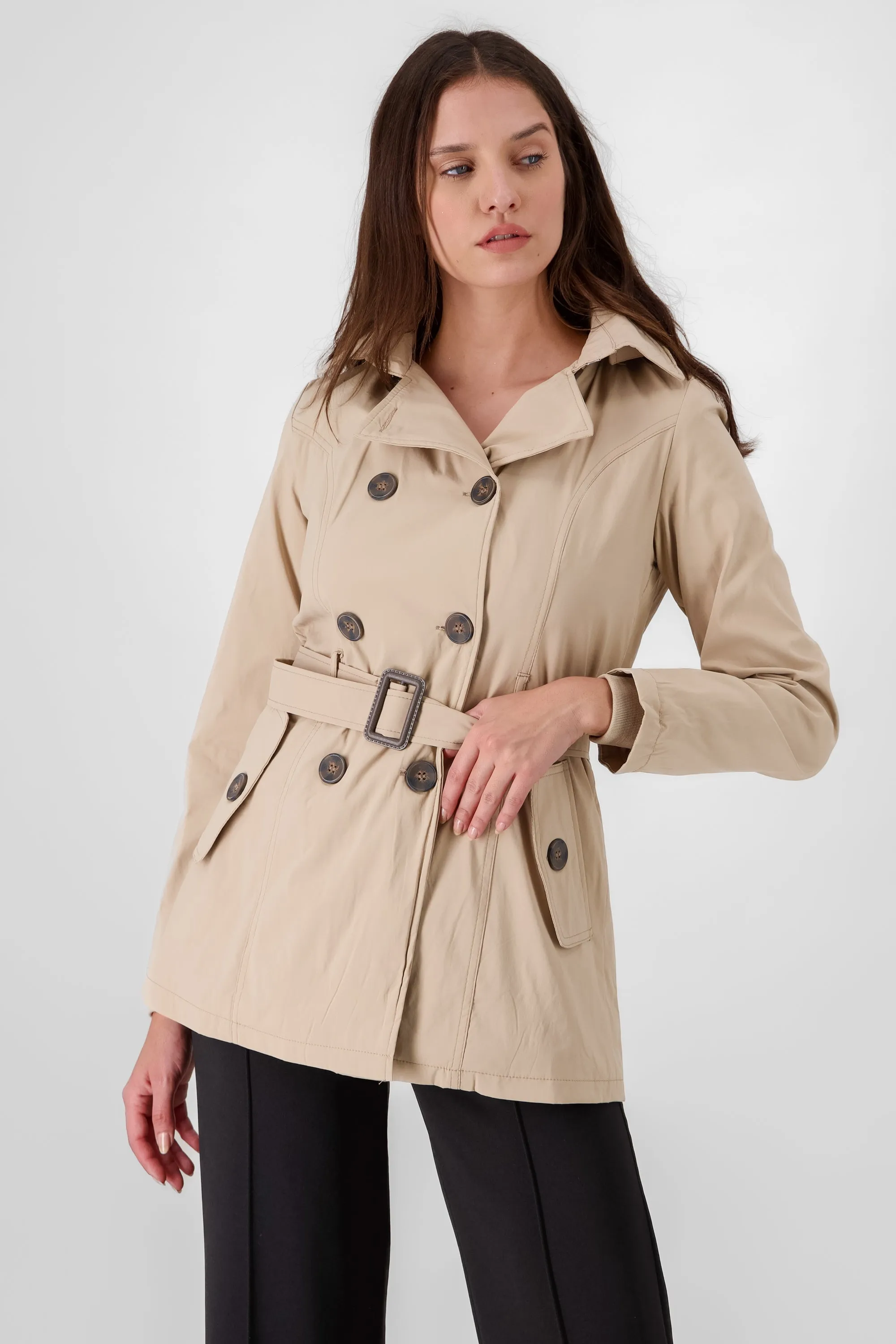 Gabardina monocolor botones cinturón sold by Shasa