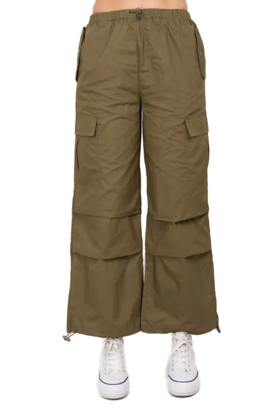 Pantalón parachute bolsas plisado sold by Shasa