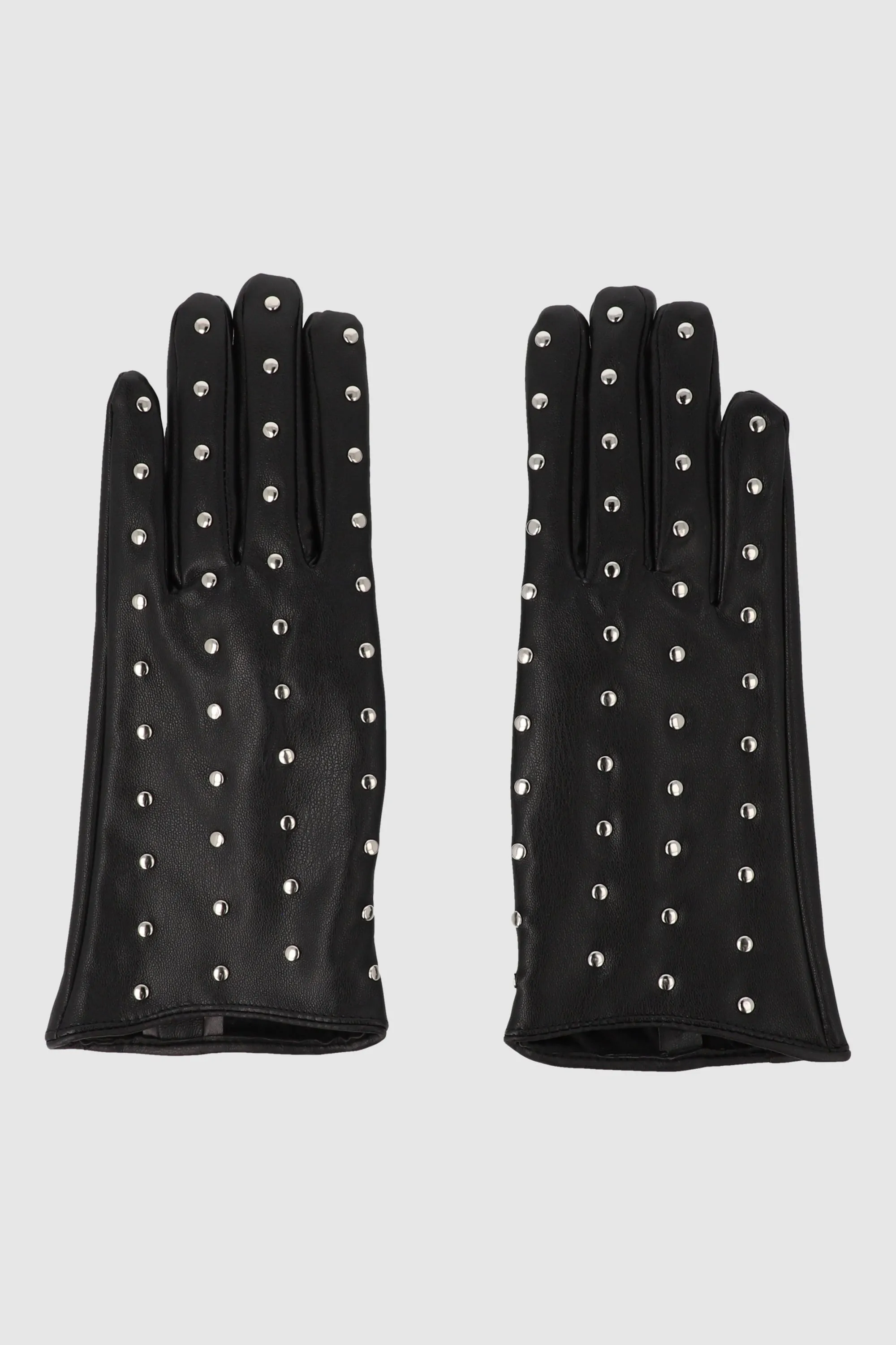 Guante efecto piel studs sold by Shasa
