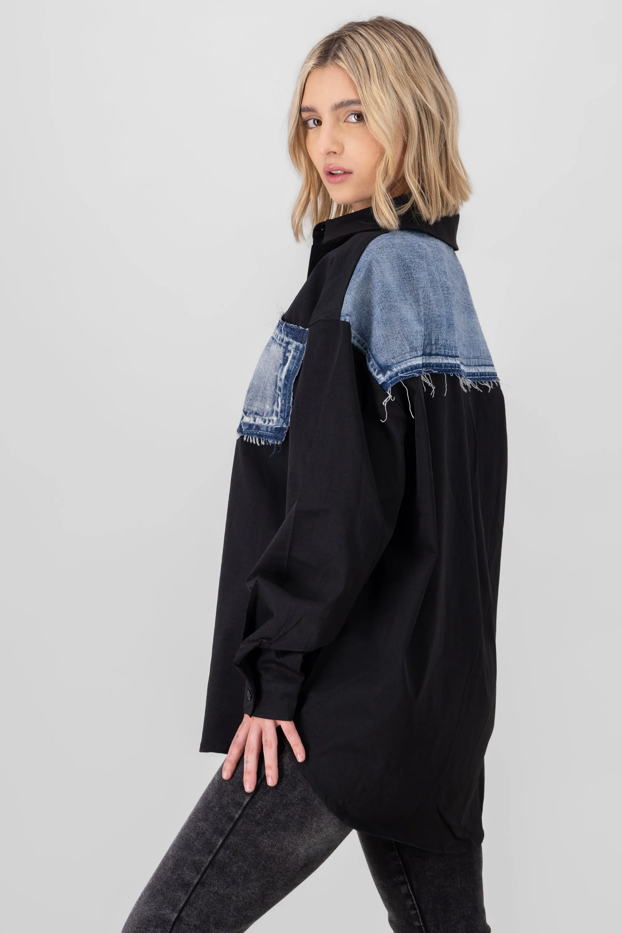 Camisa larga detalle bolsa denim sold by Shasa product image thumbnail 3