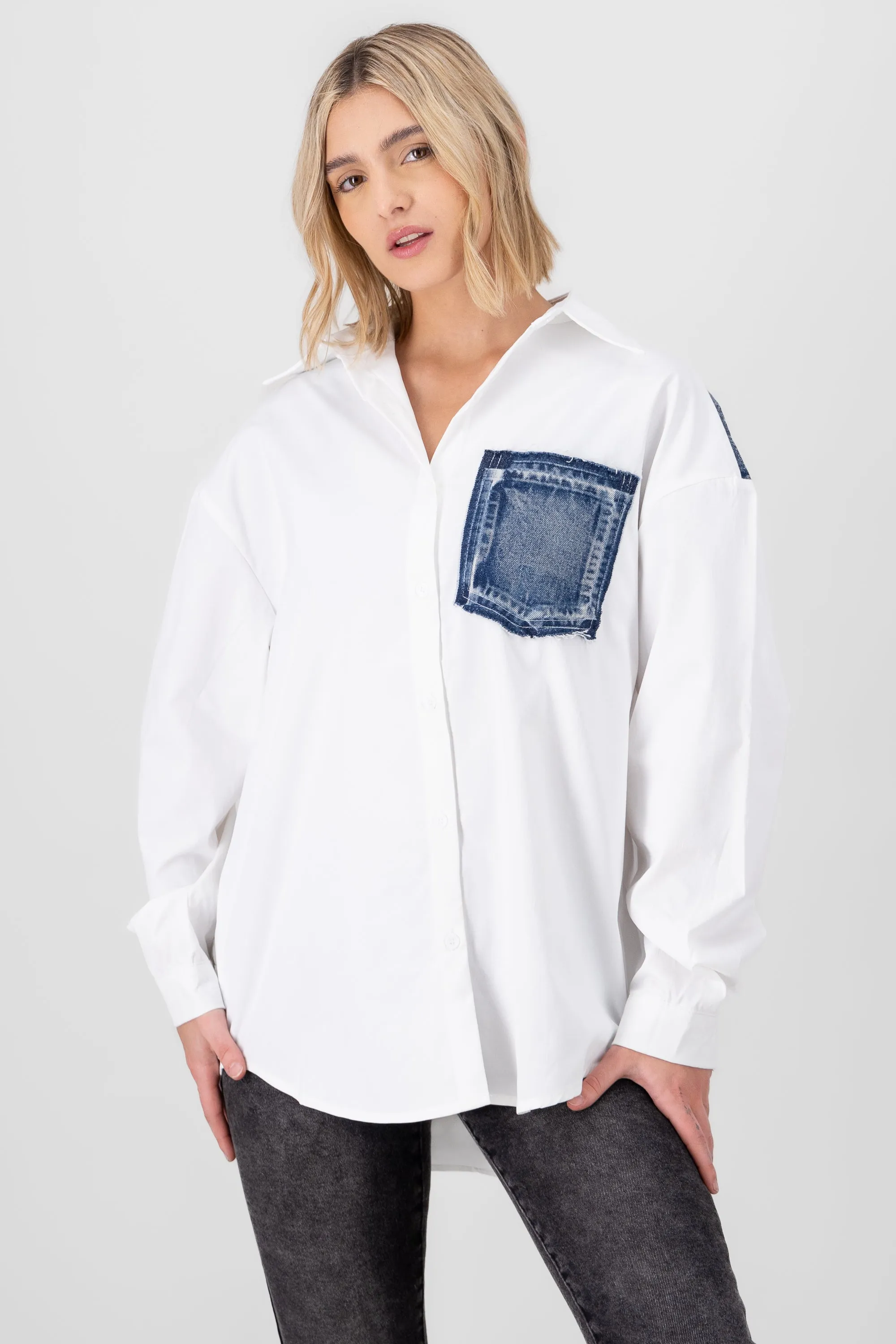 Camisa larga detalle bolsa denim sold by Shasa