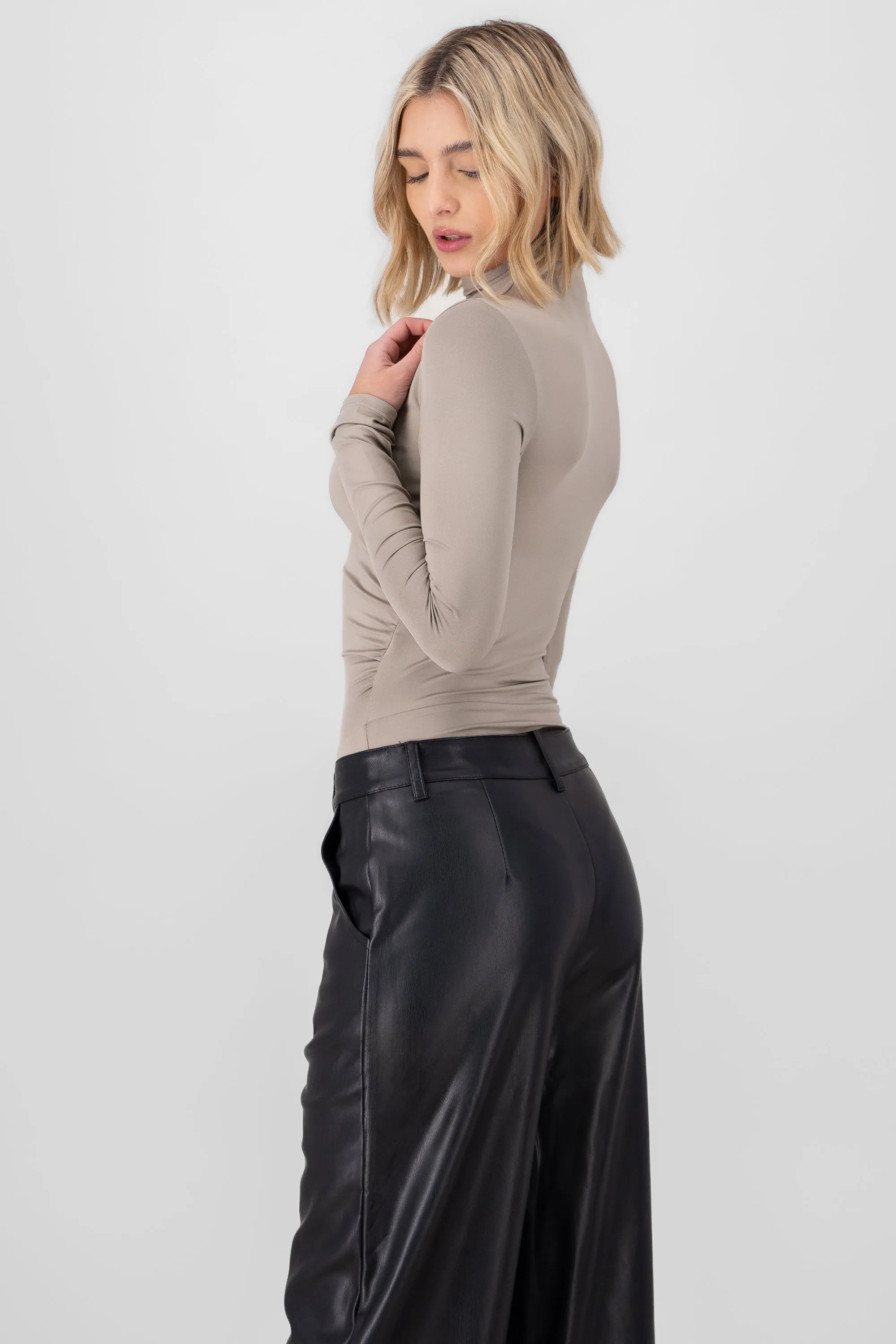 Body de manga larga fruncido sold by Shasa product image thumbnail 3