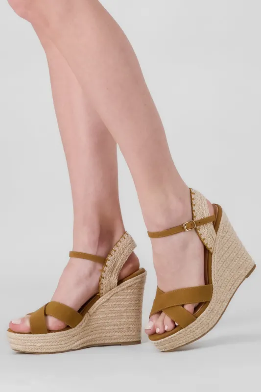 Cuña Tiras Cruzadas Detalle Talón sold by Shasa