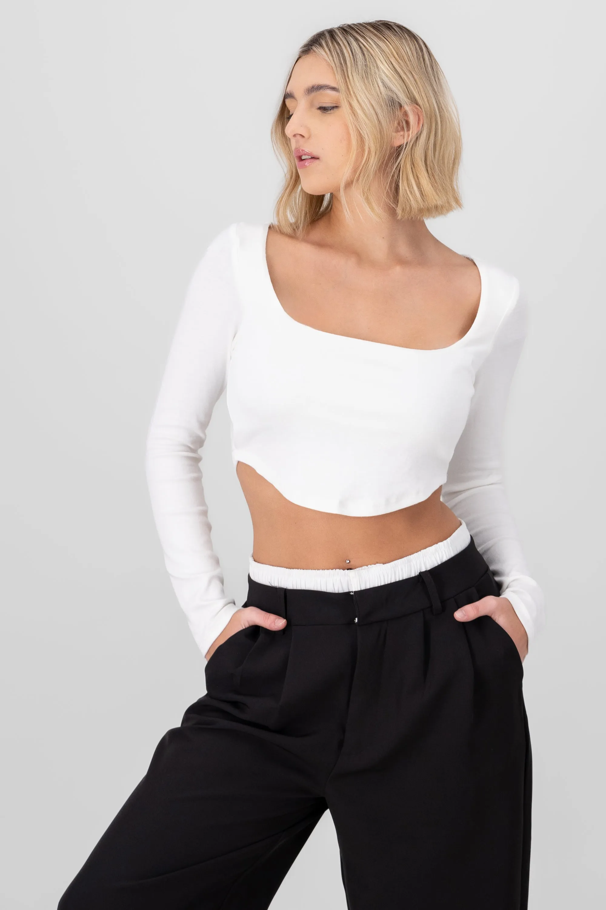 Top escote cuadrado manga larga sold by Shasa