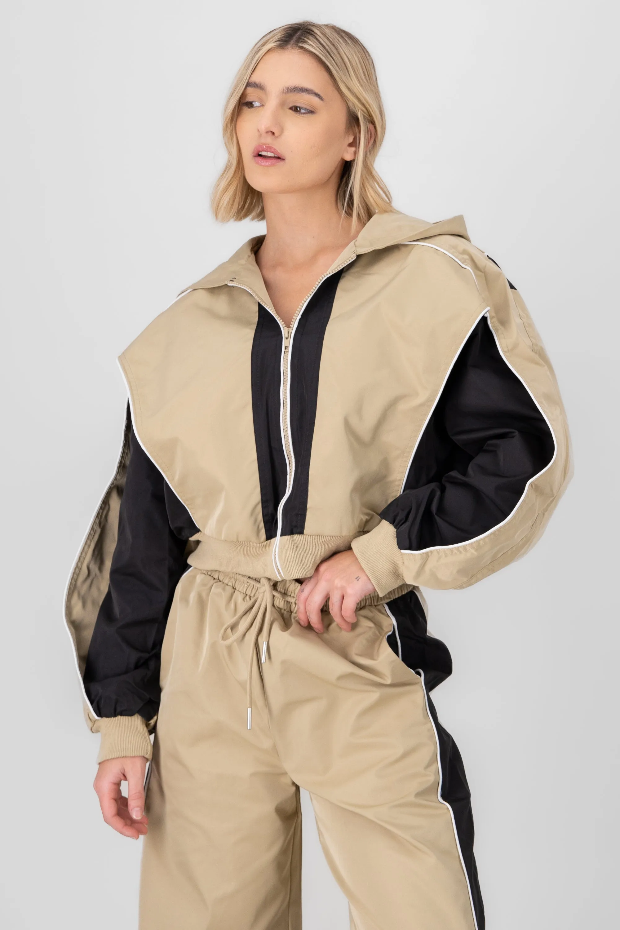 Chamarra ligera detalle contraste sold by Shasa