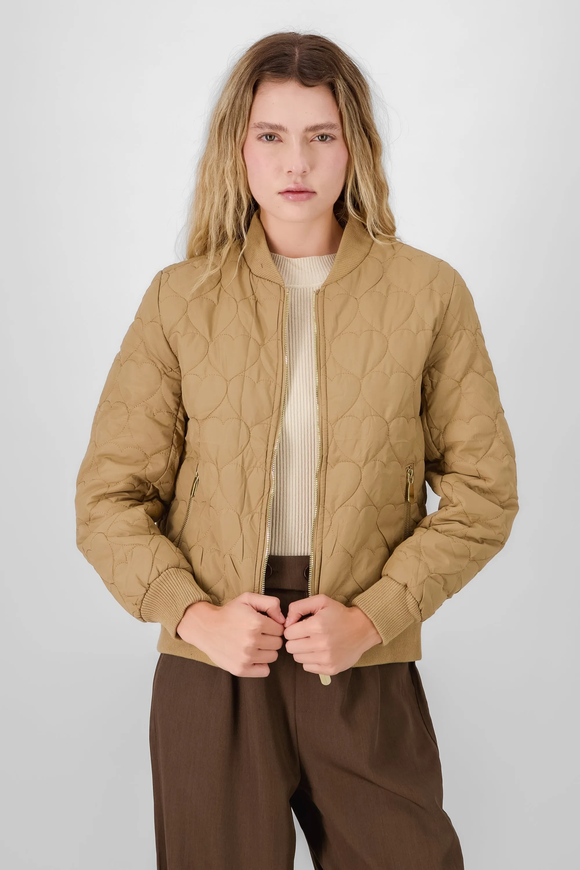 CHAMARRA BOMBER DETALLE CORAZONES sold by Shasa