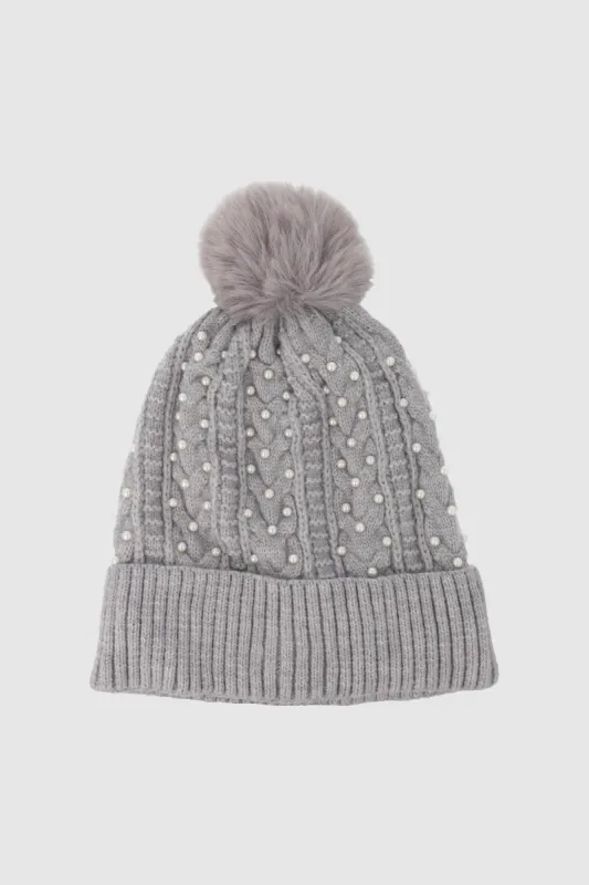 Beanie aplicaciones perlas sold by Shasa
