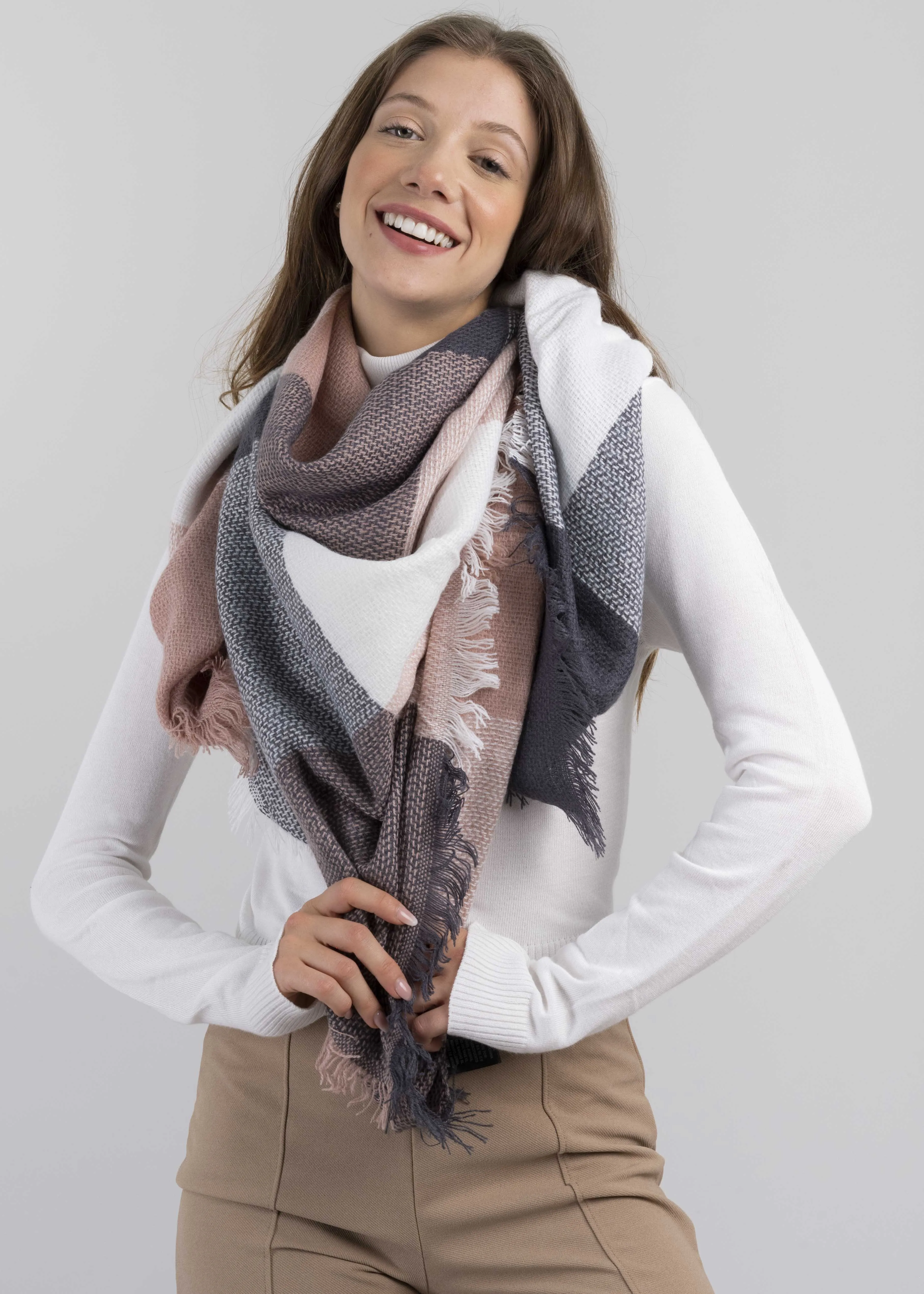 Bufanda cuadros sold by Shasa