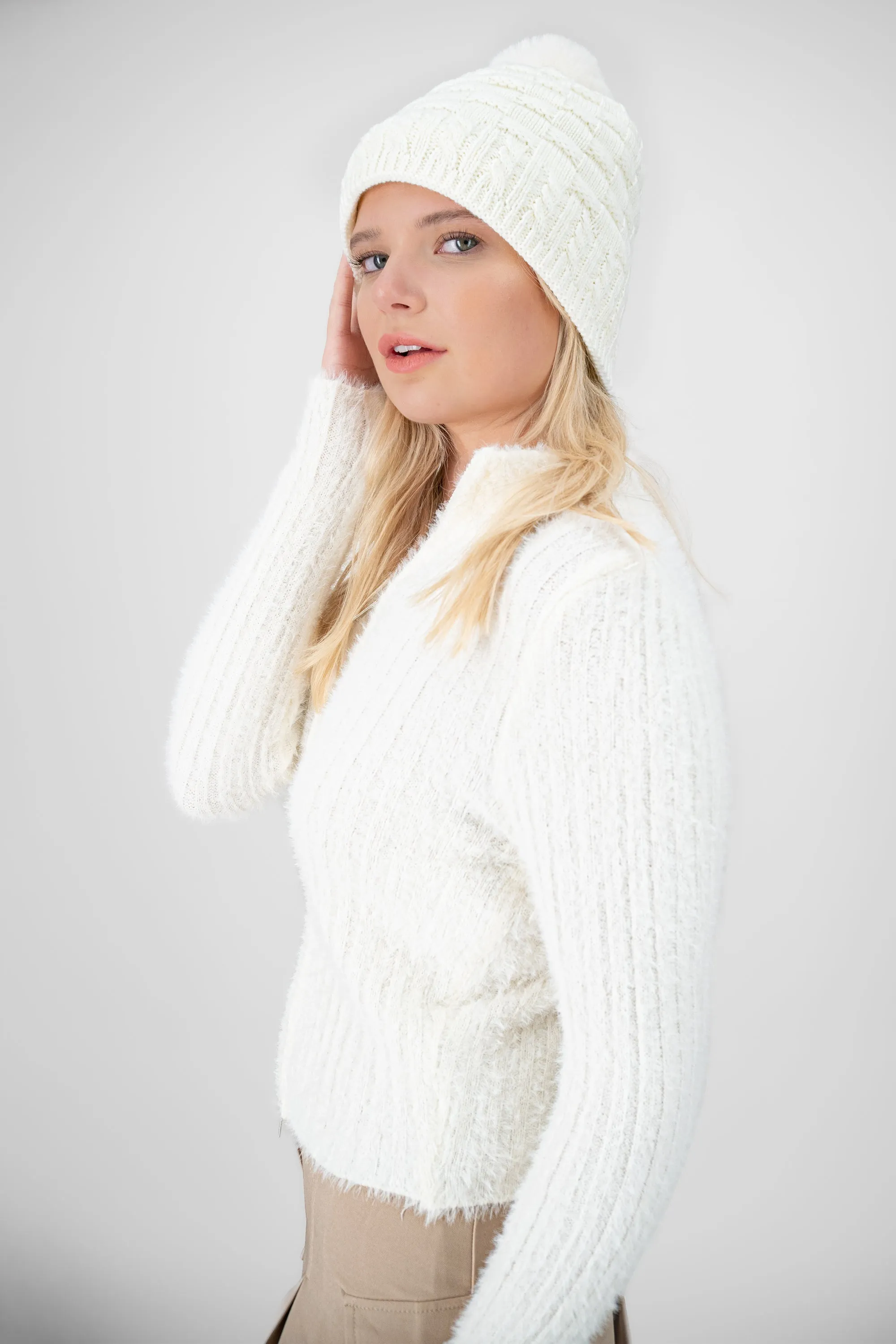 Gorro tejido cuadros sold by Shasa