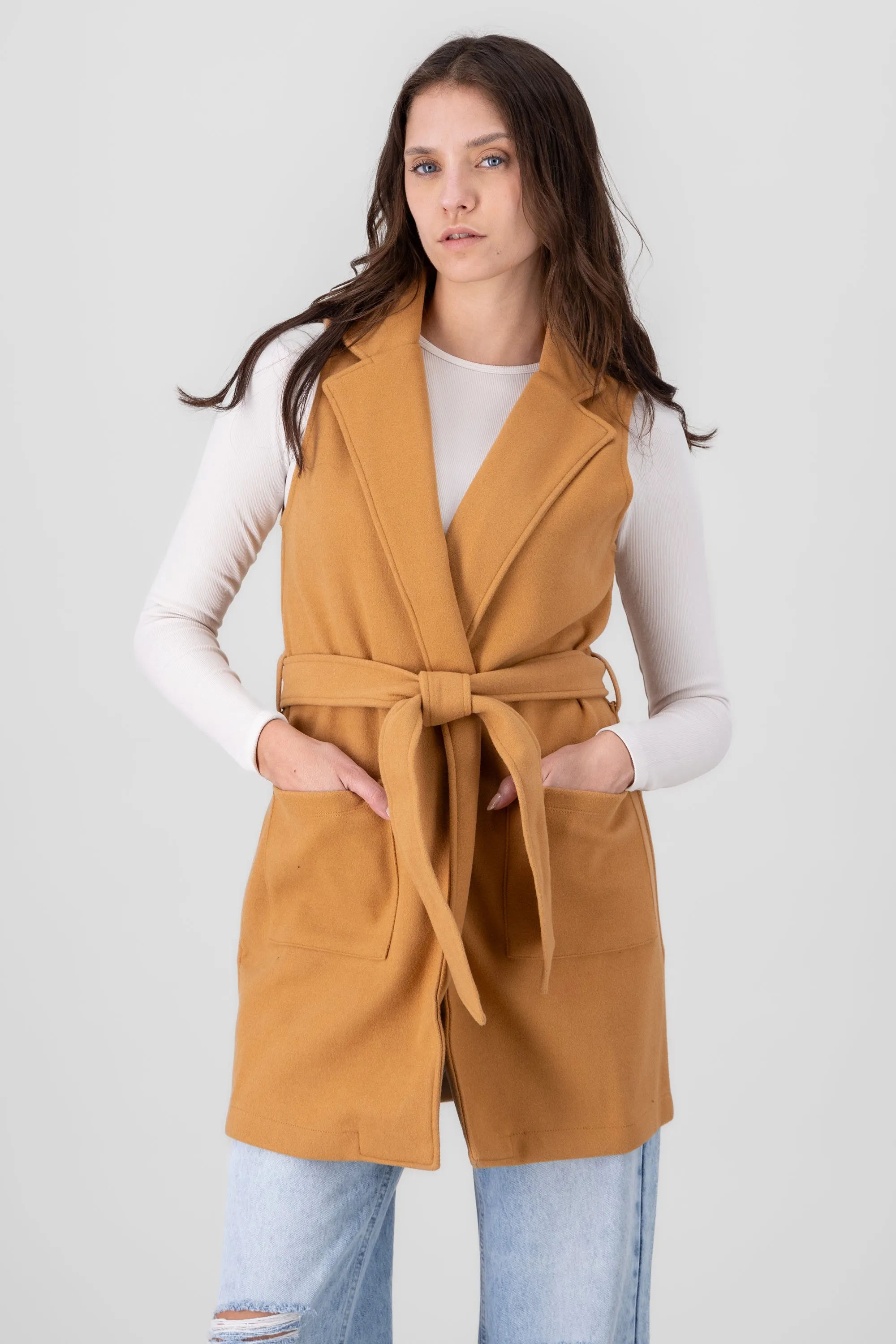 Chaleco largo liso c/solapa sold by Shasa