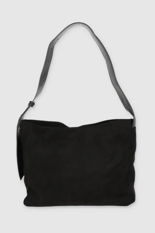 Bolsa tote grande gamucina sold by Shasa