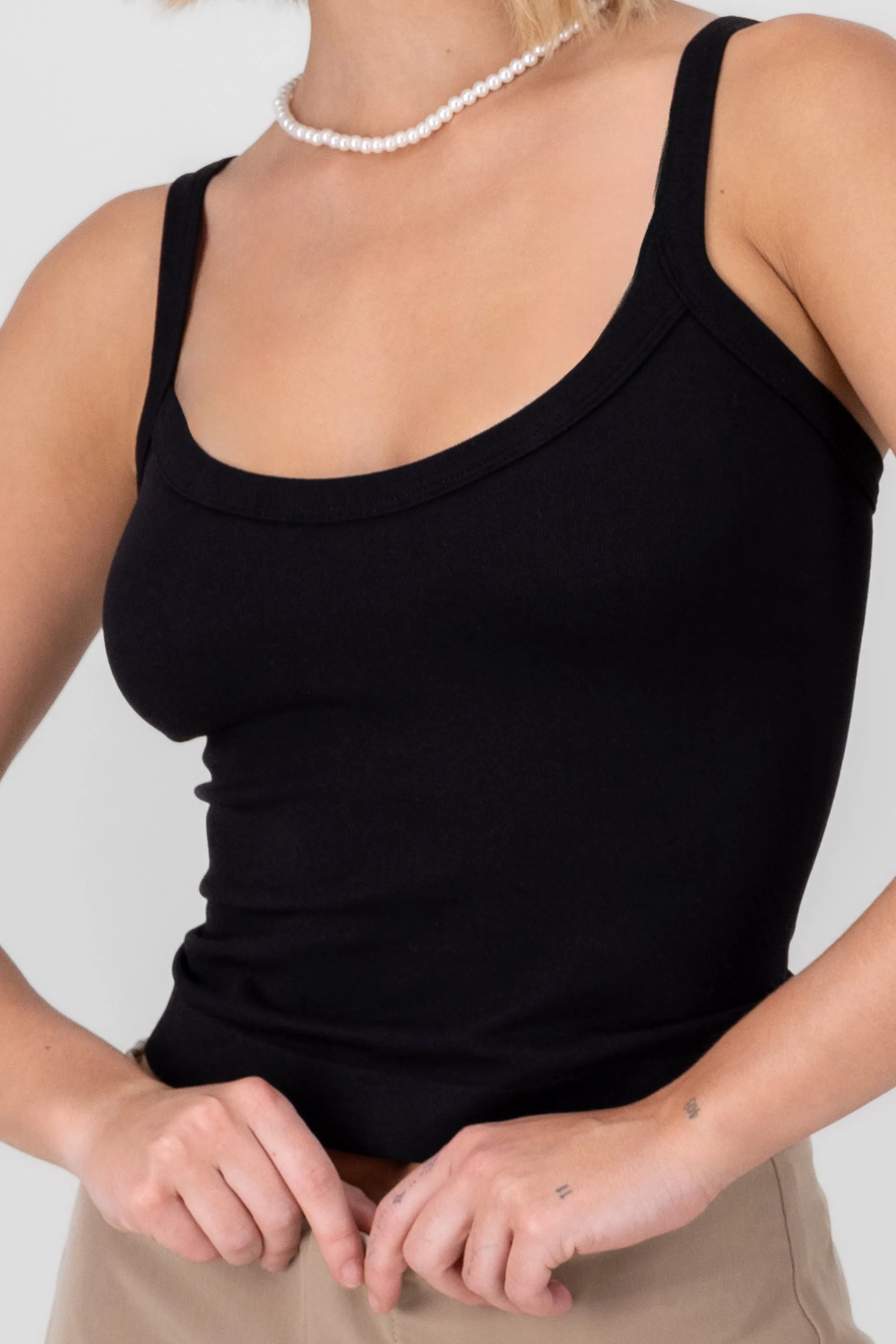 Top sin mangas básico con cuello redondo sold by Shasa product image thumbnail 5