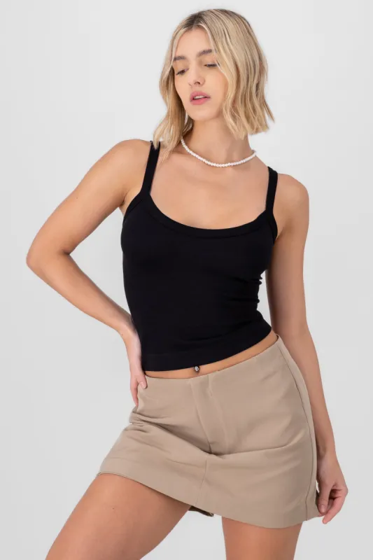 Top sin mangas básico con cuello redondo sold by Shasa