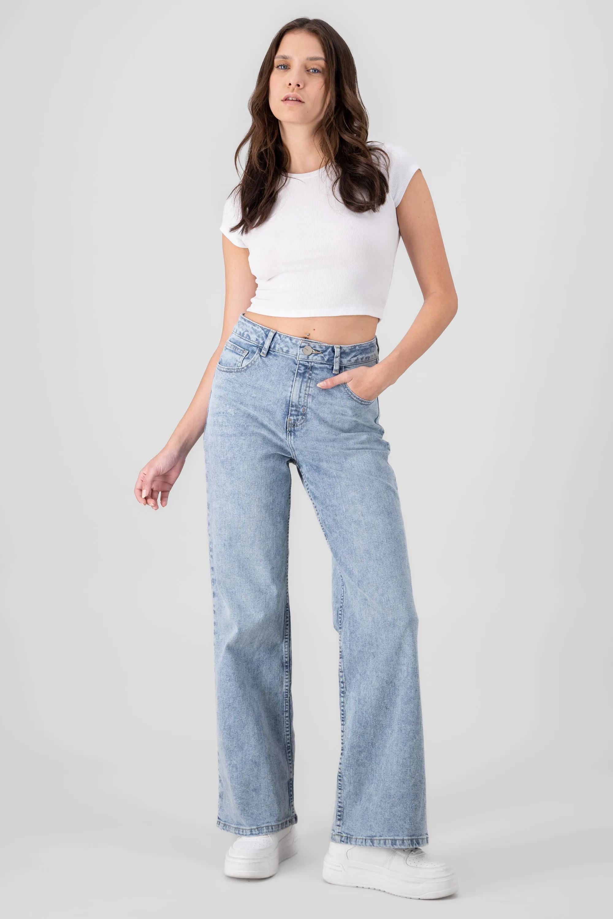 Jeans wide leg cintura media sold by Shasa