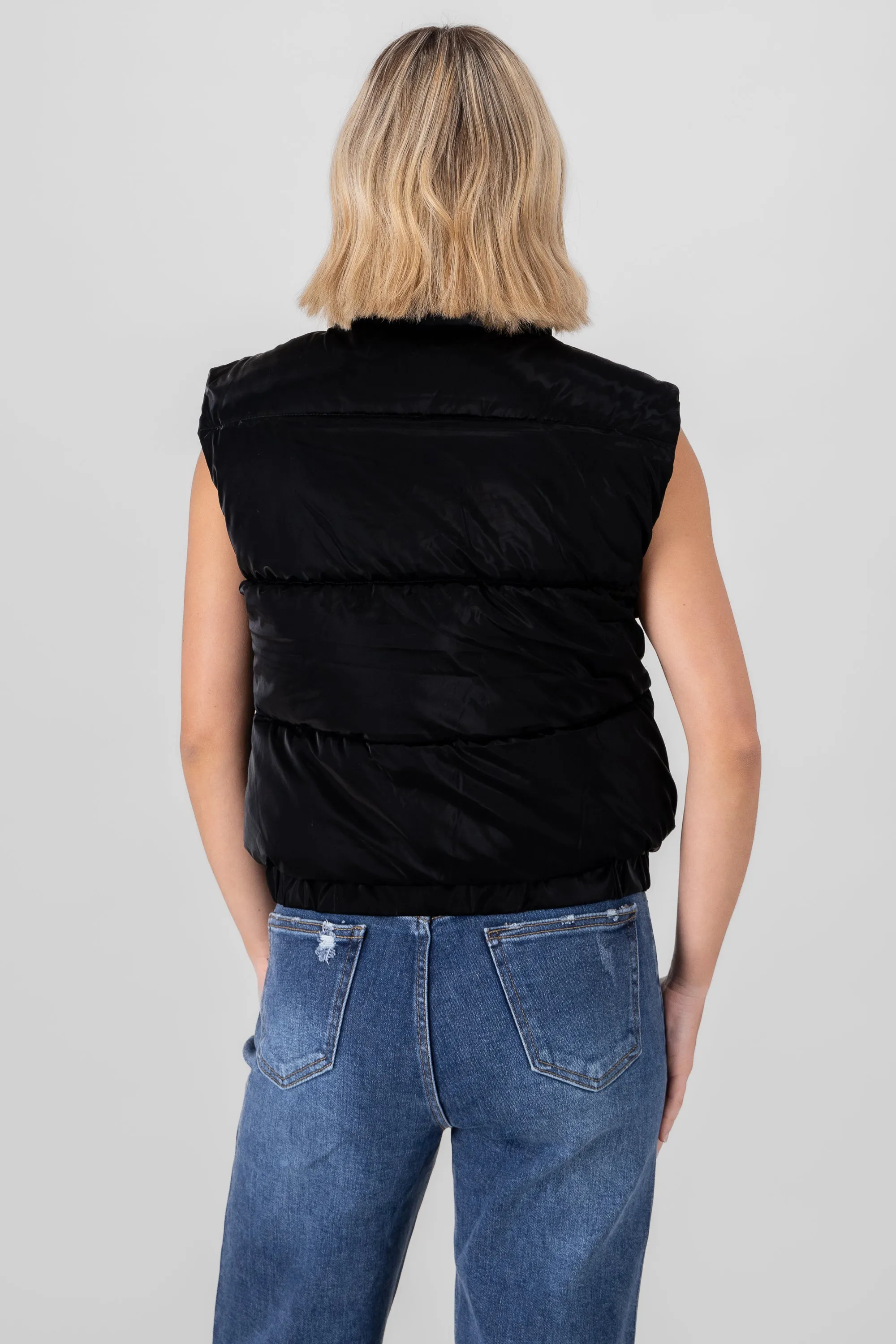 Chaleco crop bolsas sold by Shasa product image thumbnail 4