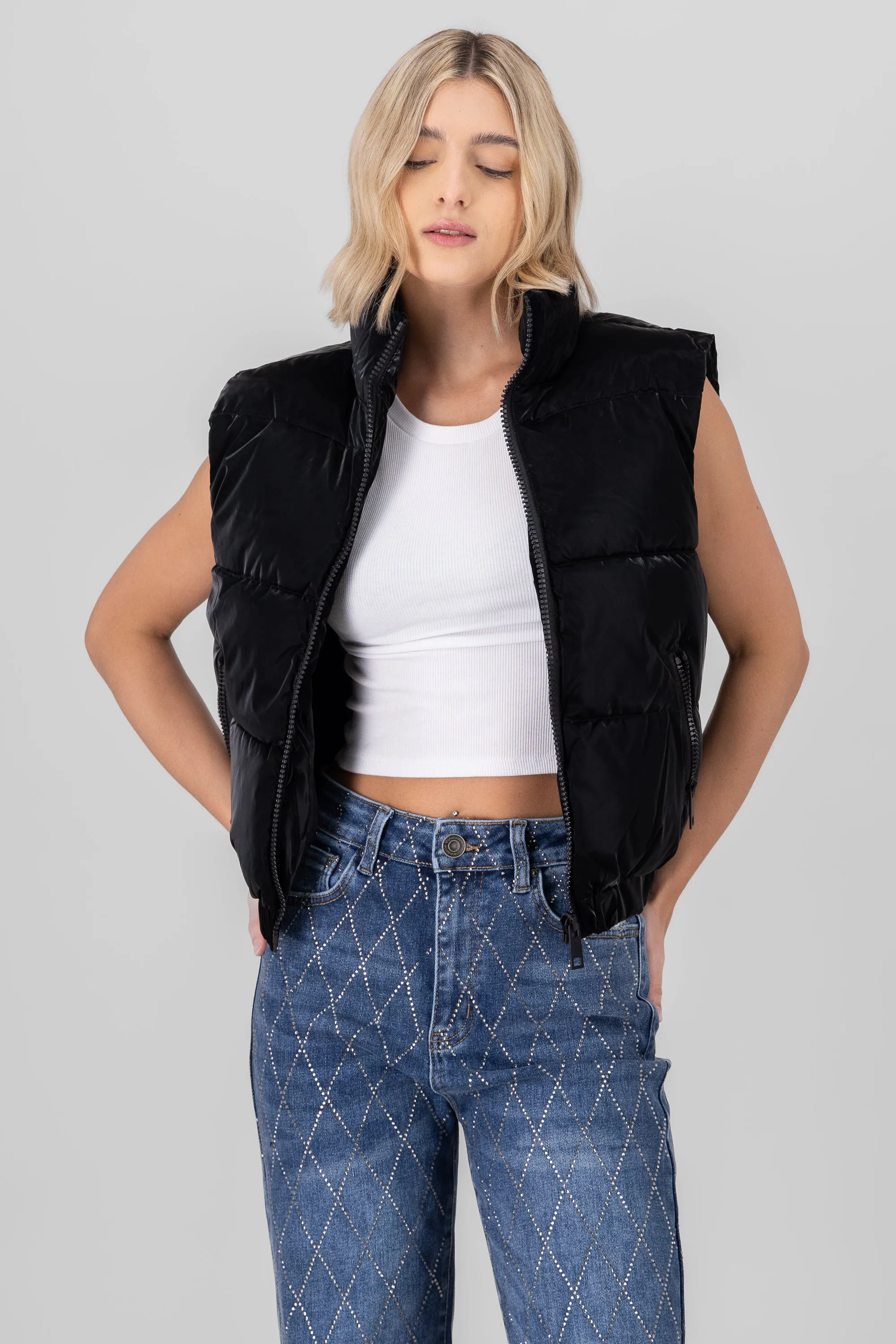 Chaleco crop bolsas sold by Shasa