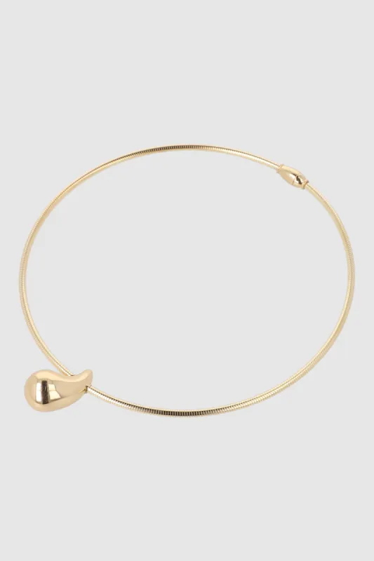 Collar rigido gota metal sold by Shasa