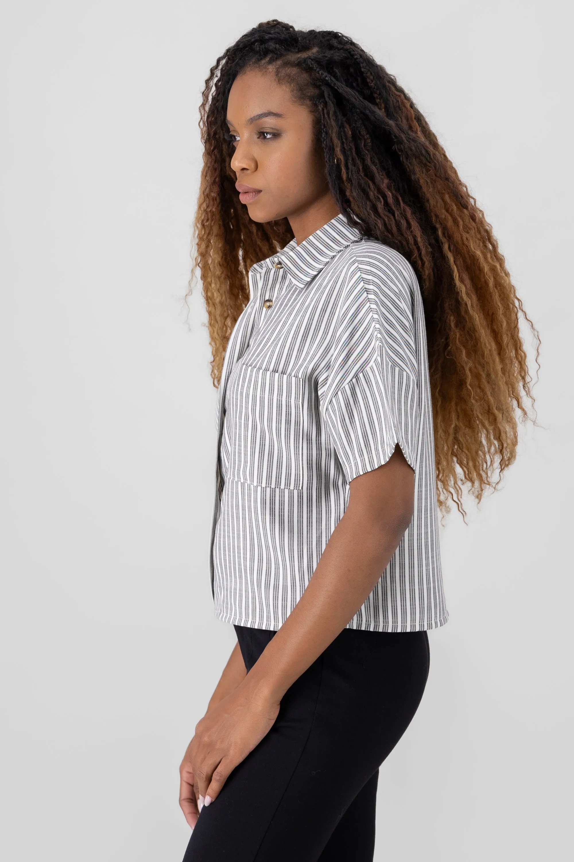 Camisa crop ligera manga corta sold by Shasa product image thumbnail 3