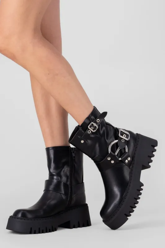 Botin biker chunky hebillas sold by Shasa