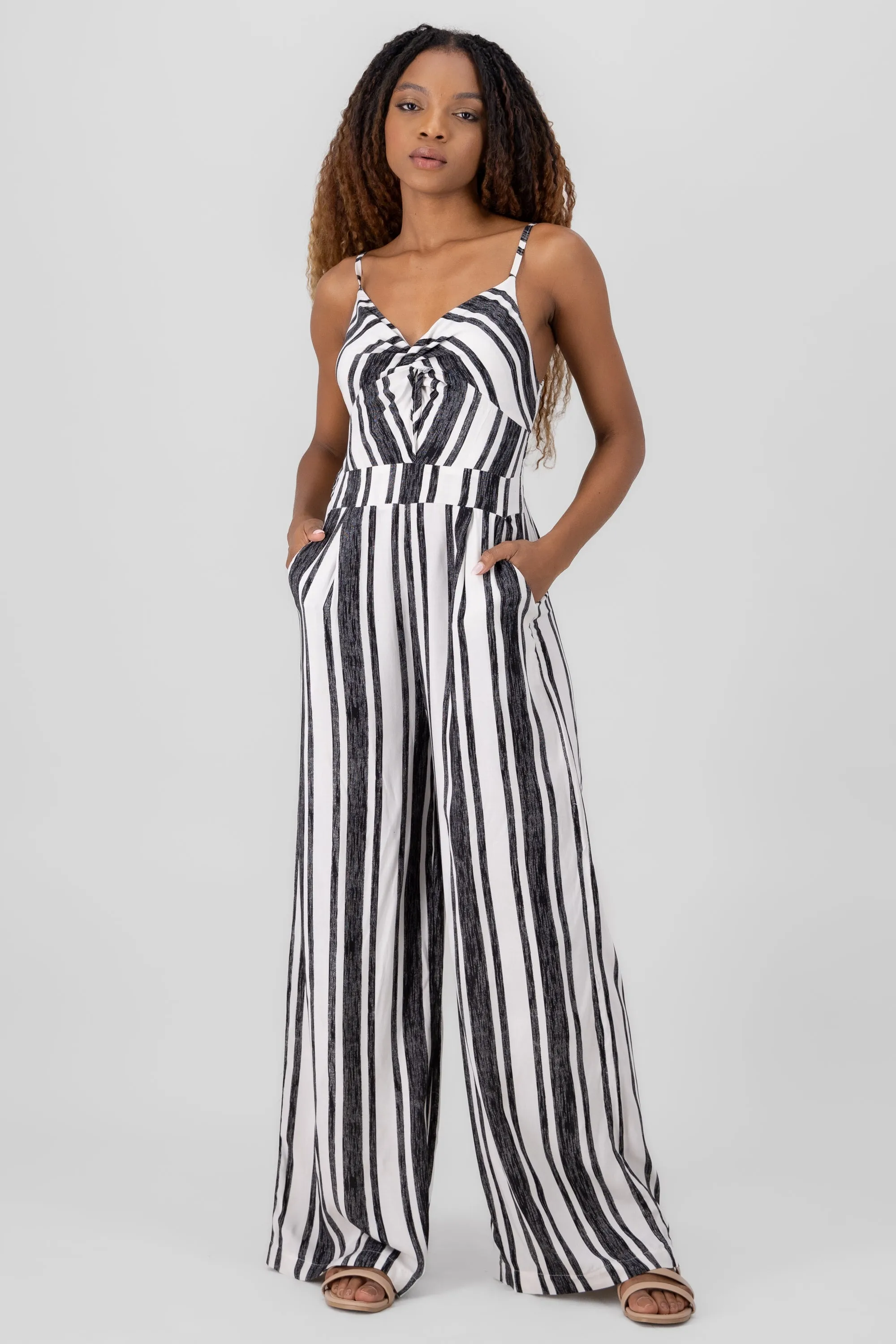 Jumpsuit rayas detalla escote sold by Shasa