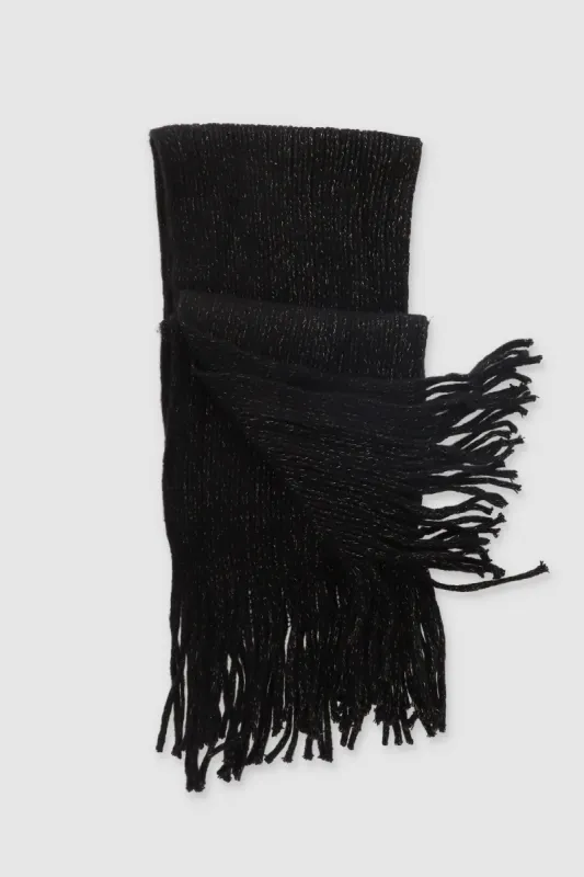 Bufanda tejida flecos sold by Shasa