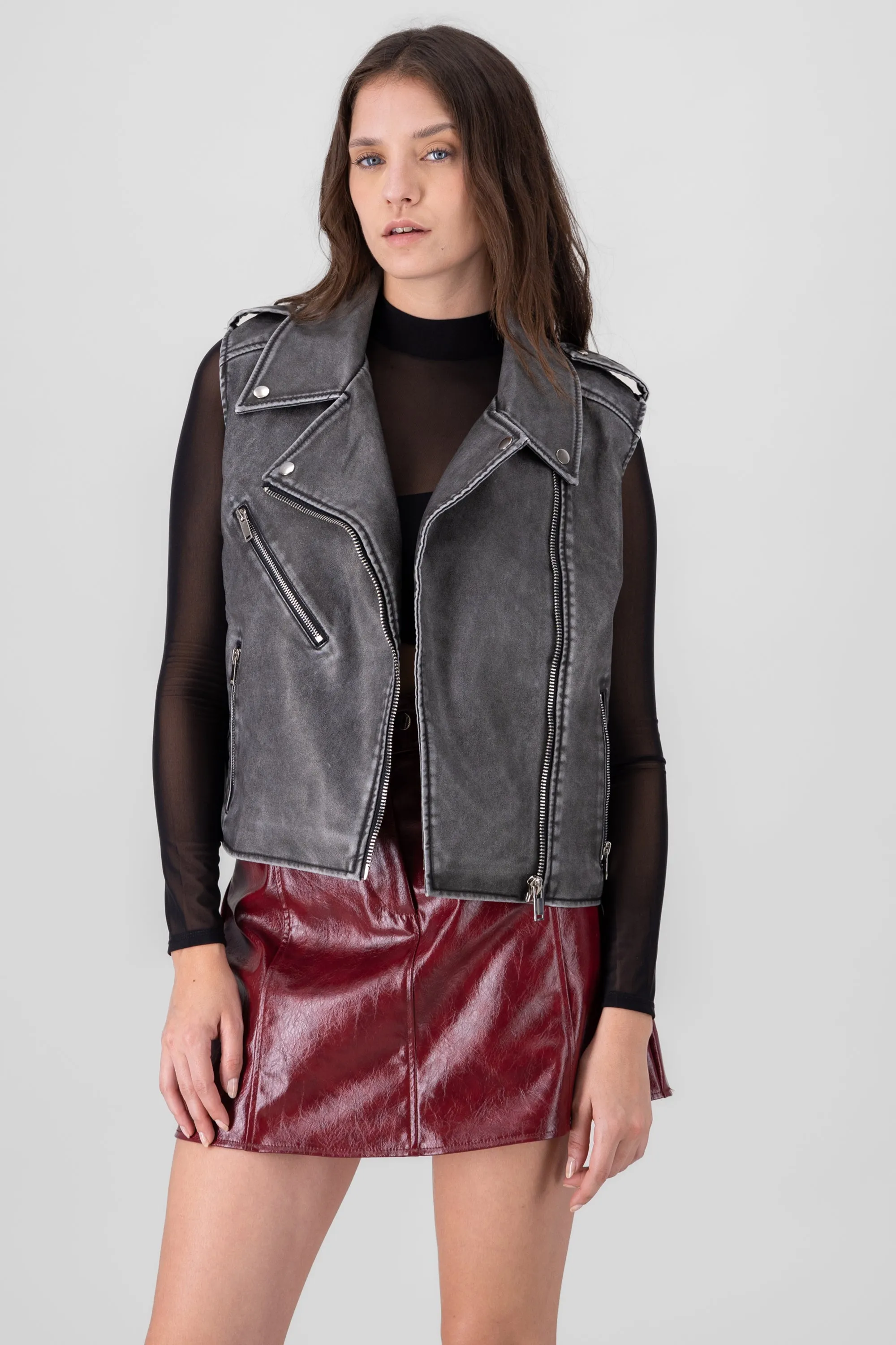 Chaleco deslavado PU sold by Shasa