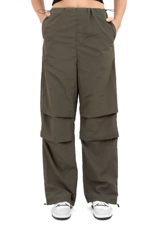 Pantalón parachute bolsas sold by Shasa