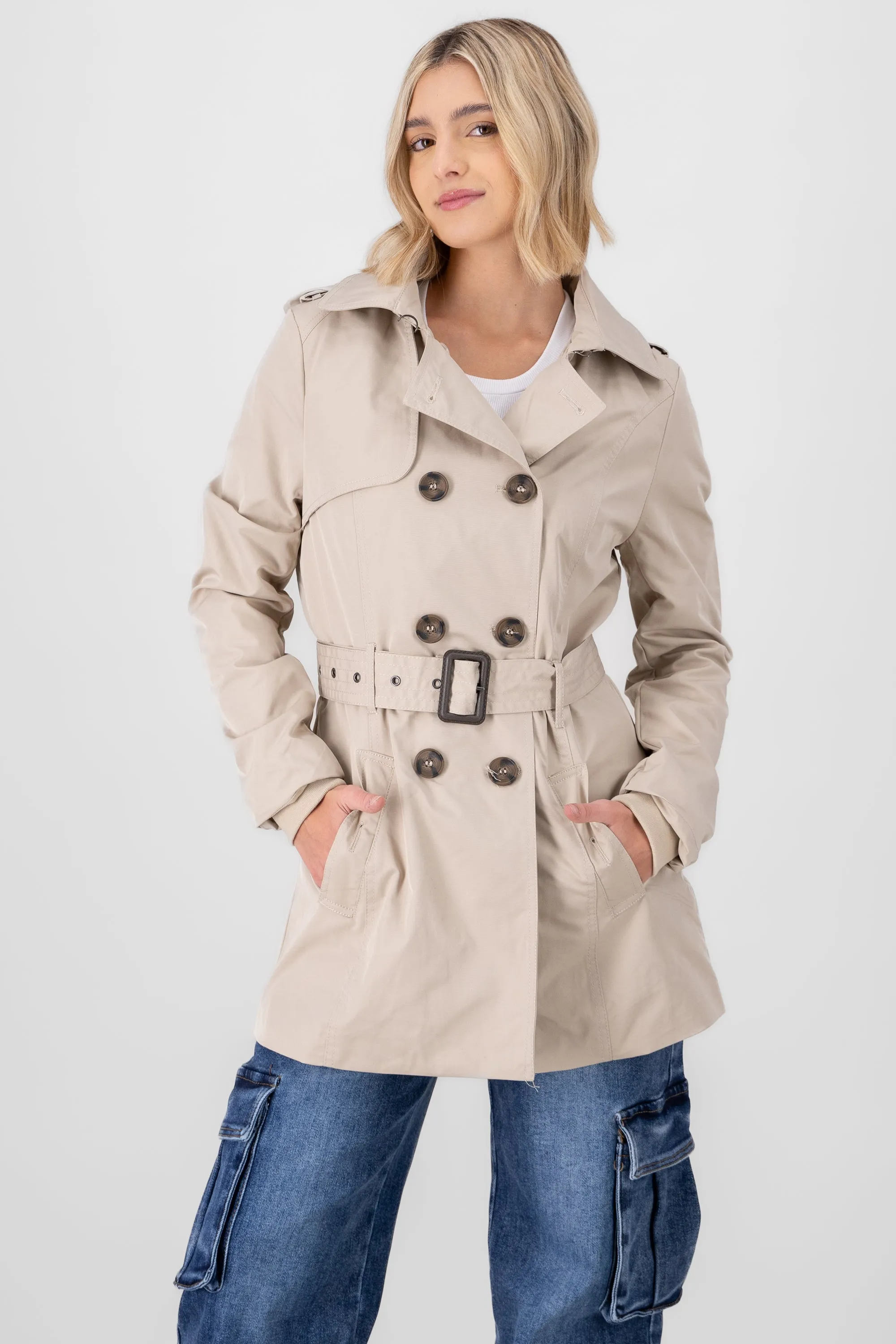 Gabardina ajustada capucha sold by Shasa