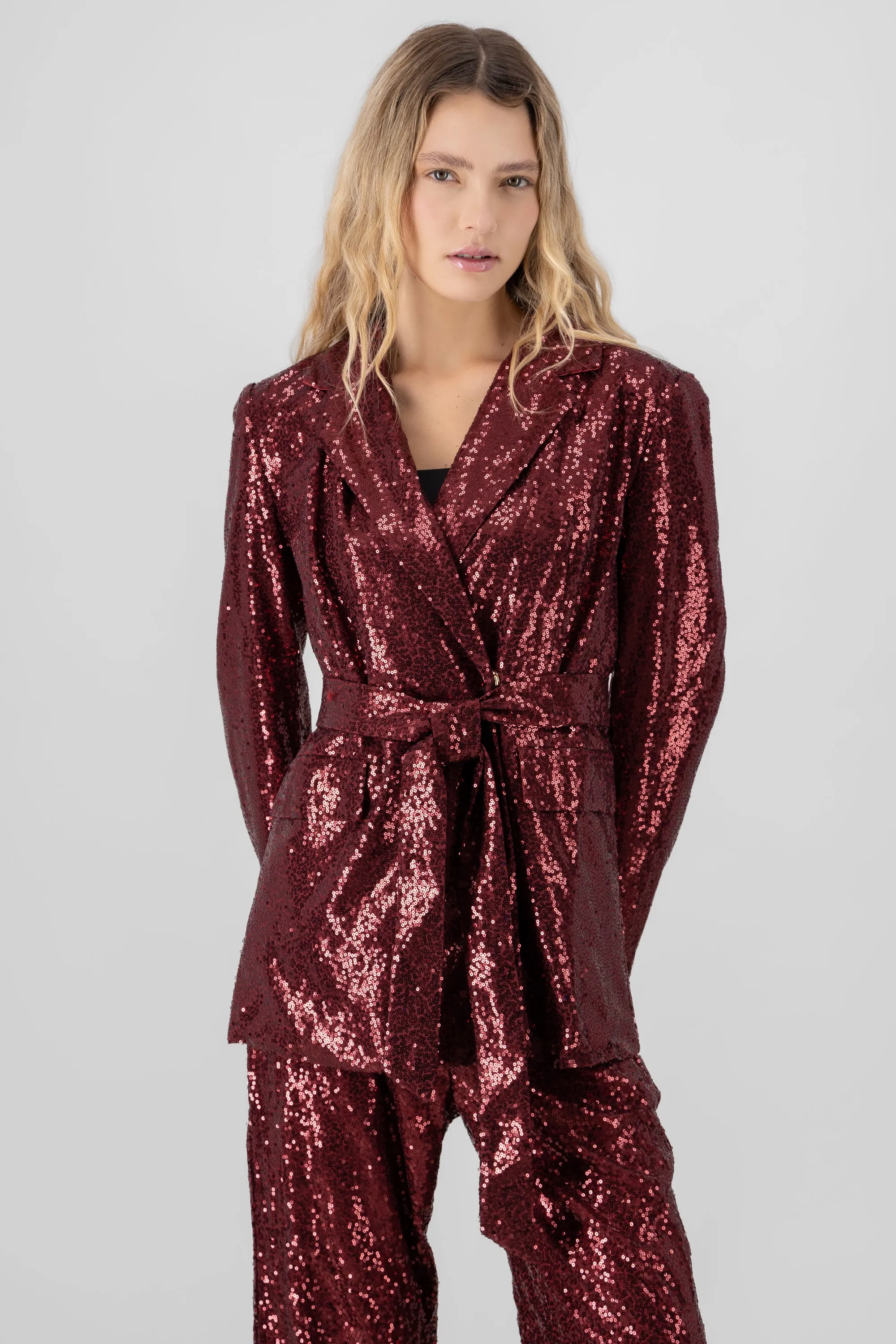 Saco brillos detalle cinturon sold by Shasa