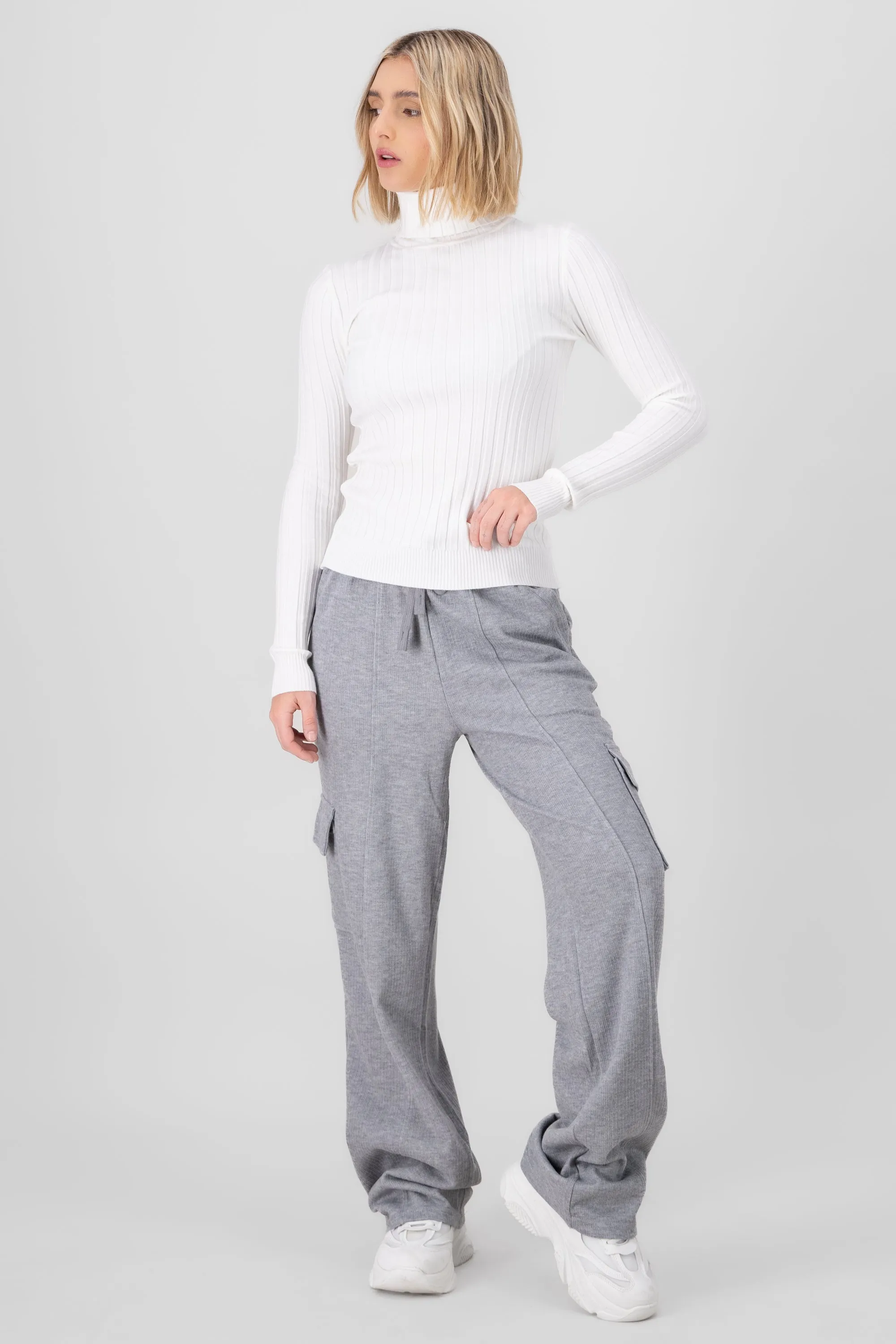 Pants amplios rib cargo sold by Shasa