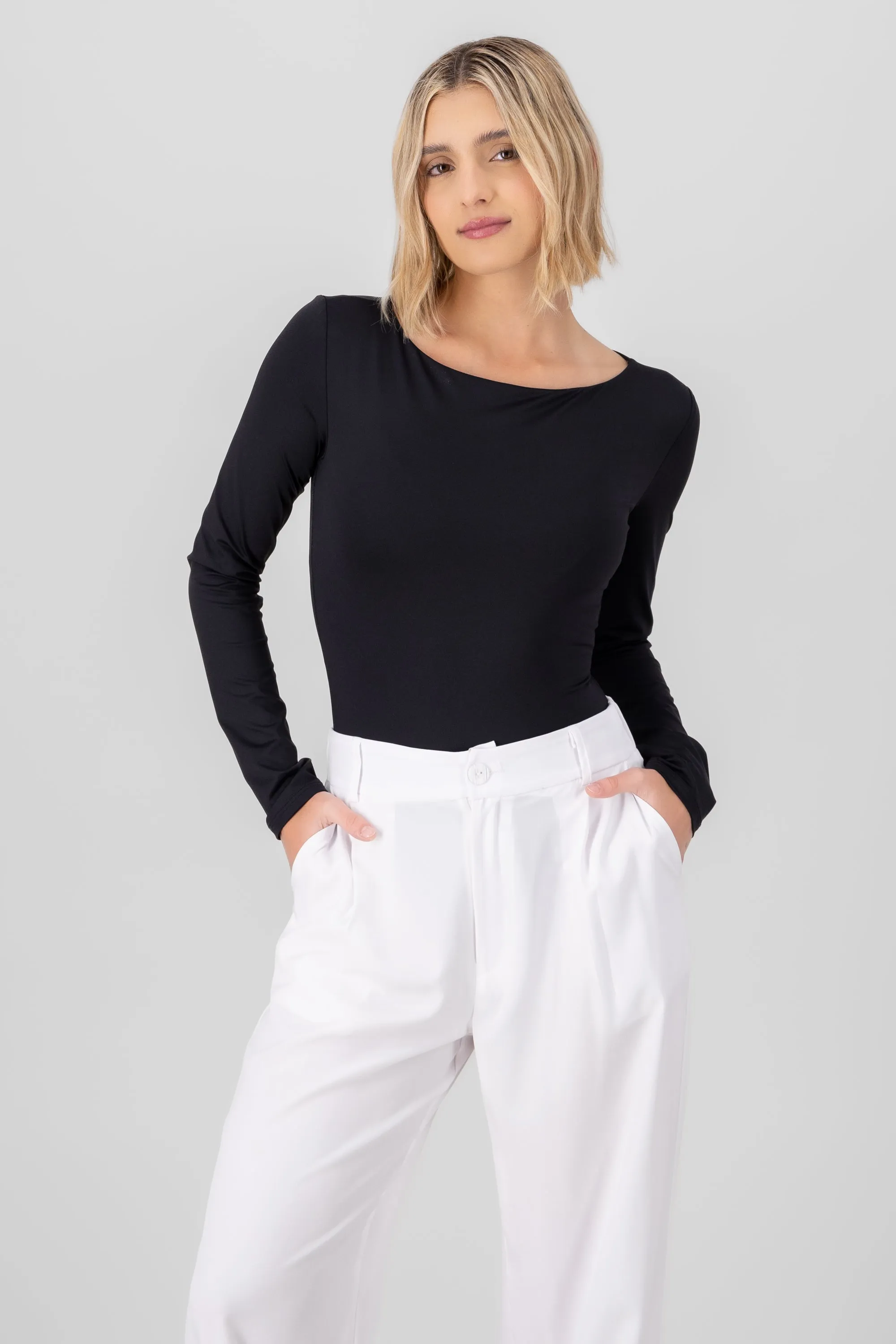 Body manga larga doble tela cuello barco sold by Shasa