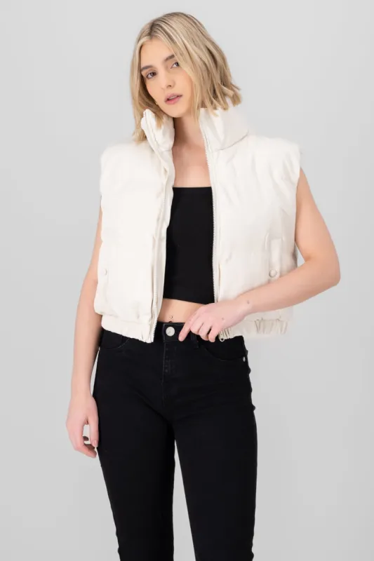 Chaleco corto tipo piel sold by Shasa