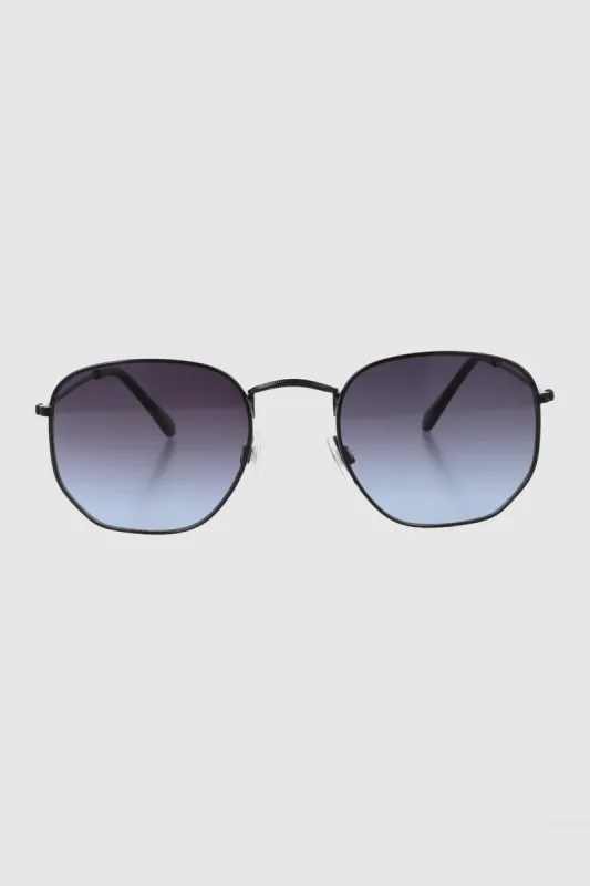 Lentes geometricos super oscuros sold by Shasa