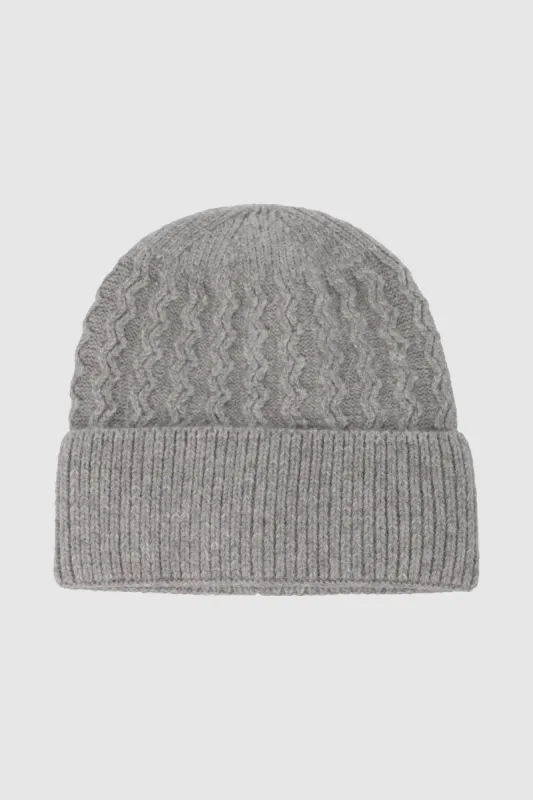 Gorro tejido trenza sencillo sold by Shasa